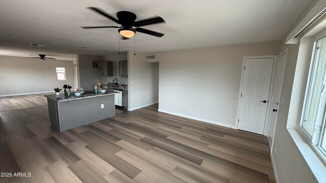 Photo - 902 E 8th Ave
