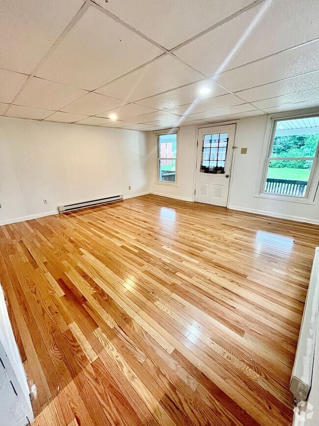 Building Photo - 380 Walnut St Unit 1 Rental