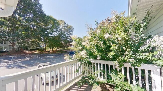 Photo - 652 Balfour Rd