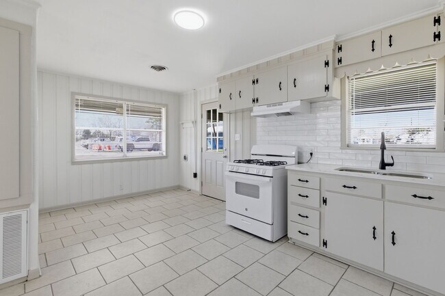 Photo - 628 Urban St