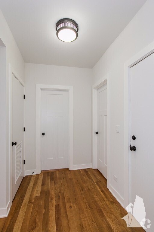 Building Photo - 2203 W Eastwood Ave Rental