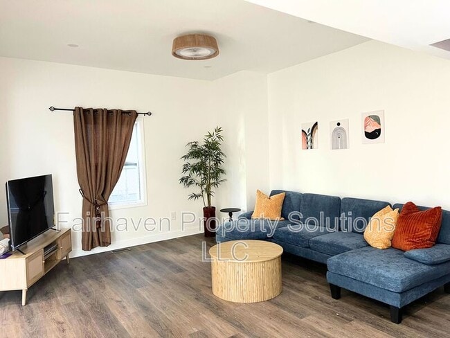 Photo - 2827 E 5th Ave