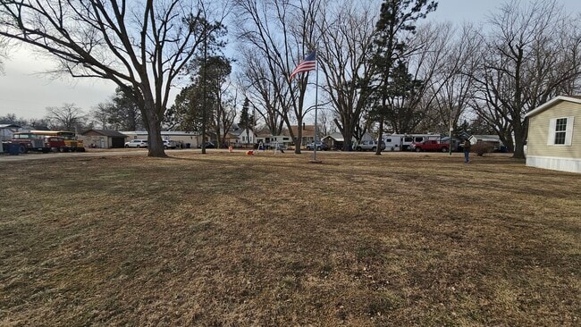 Photo - 950 Bridge St