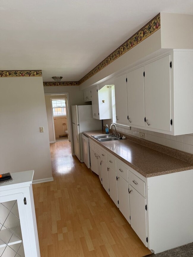 Photo - 2828 S Stewart Ave
