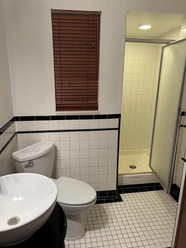 Building Photo - 1922 Vassar St