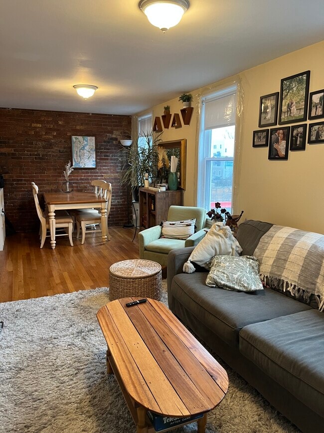 Photo - 218 W 8th St