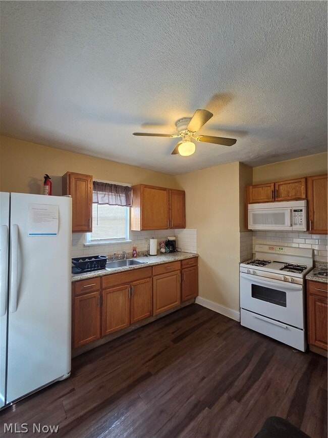 Photo - 22031 Miller Ave