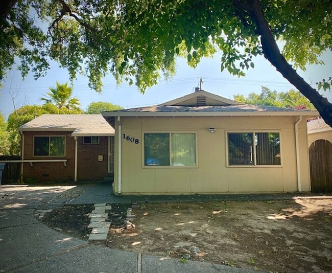 Building Photo - Large floorplan Rental