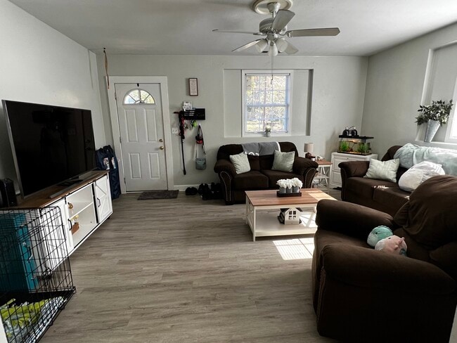 Photo - 563 Northside Dr