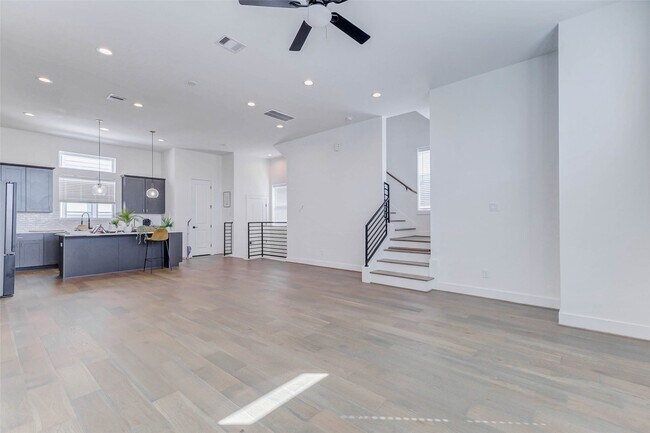 Photo - 334 Eastwood St