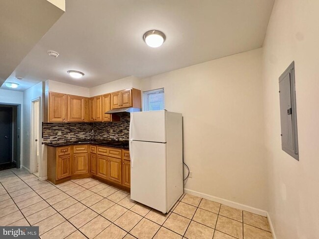 Building Photo - 2102 S Broad St Unit 2 Rental