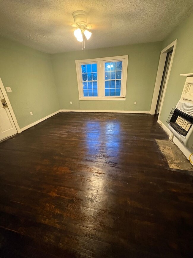 Photo - 901 N Park St