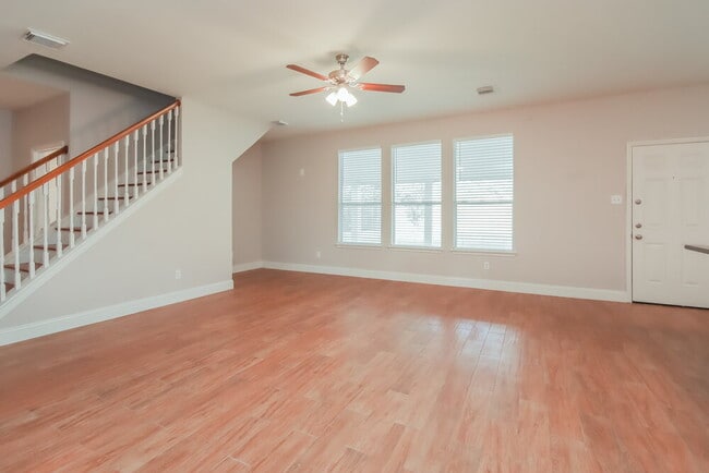 Photo - 553 Small Cedar Dr