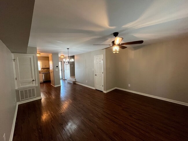 Photo - 220 Marinawoods Dr SE