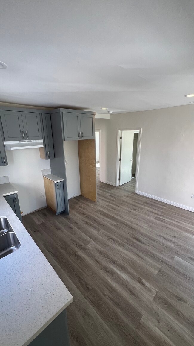 3bd kitchen & living room - 2707 Fairmount St Rental