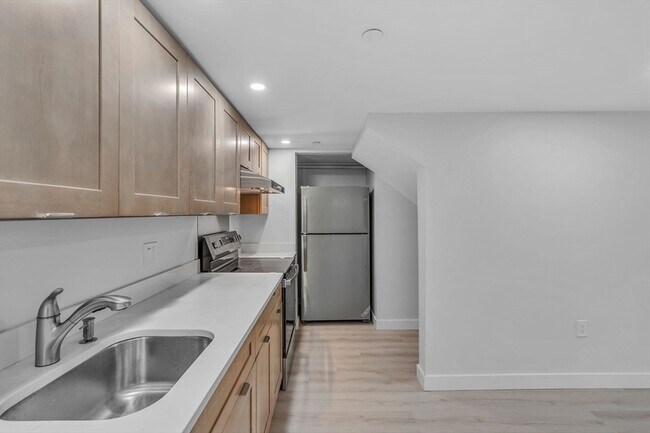 74 Ruthven St Unit G