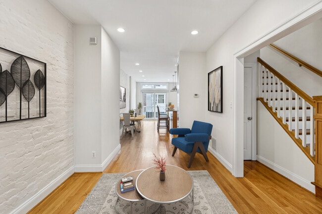 Photo - 1169 Abbey Pl NE