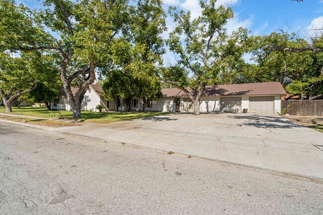 Photo - 106 Angela Dr