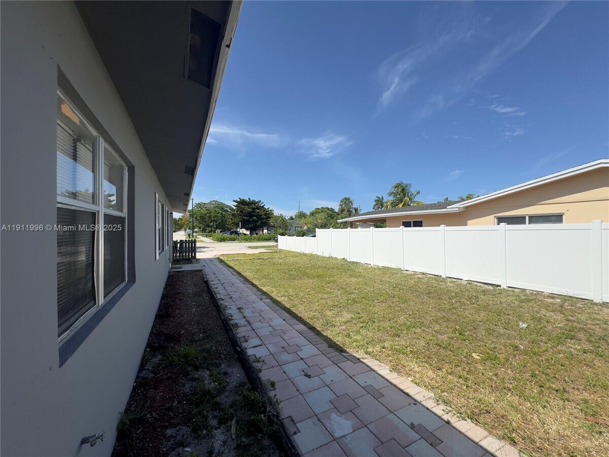 Photo - 710 NE 25th St Apartamento Unidad 1-2