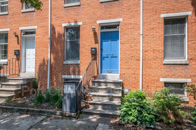 Photo - 2110 E Fairmount Ave