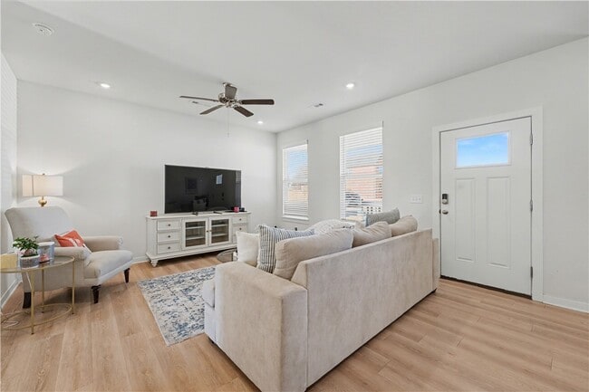 Photo - 4885 W Triangle St