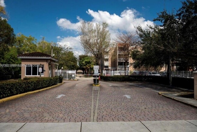 Photo - 8421 NW 8th St Unidad 203