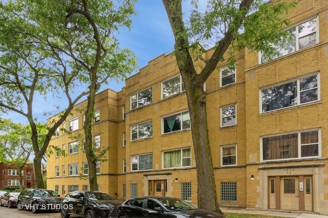 Building Photo - 3818 W Ainslie St Rental