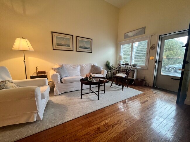 Photo - 26 W Narragansett Ave Unidad 9