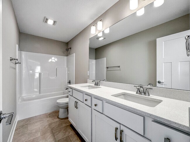 Photo - 1404 NE Primrose Ln