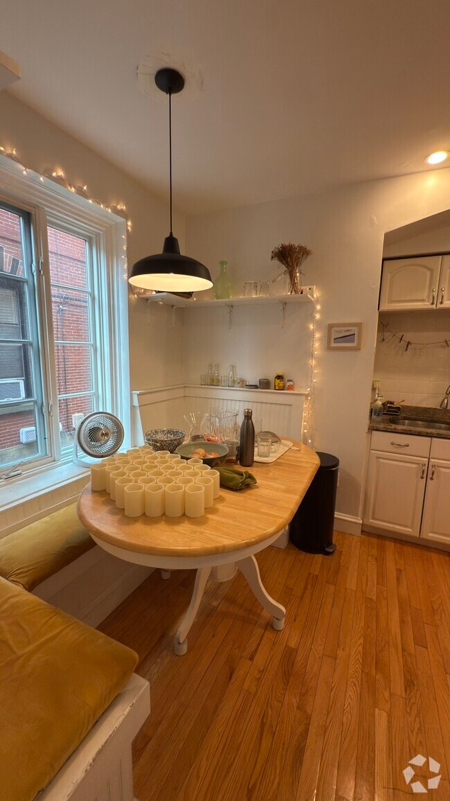 Building Photo - 17 Monmouth Ct Unit 1 Rental