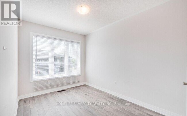 Photo - 585 Colborne St E