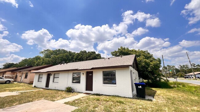 Photo - Spacious 2 Bed / 1 Bath Duplex in West Orl...