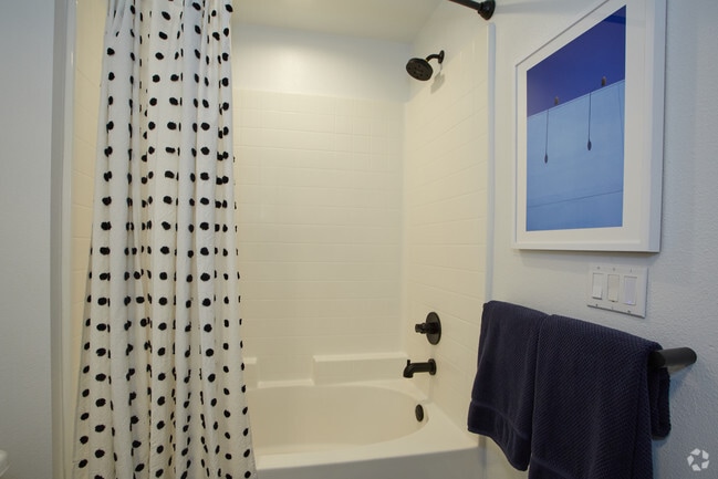 1BR, 1.5BA - 996 SF