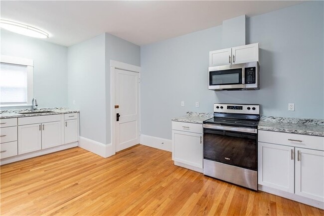 Building Photo - 168 Waterman Ave