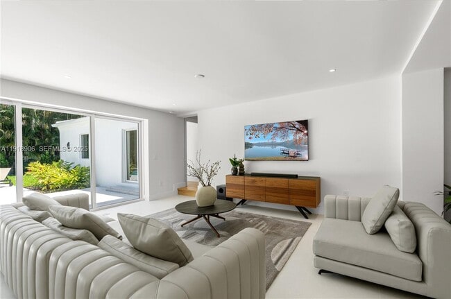 Photo - 45 NE 104th St