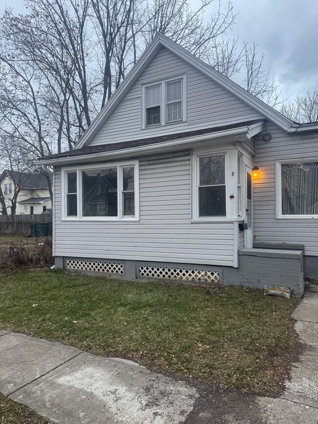 Building Photo - Renovated Single-Family Home for Rent on Quiet Laurel St