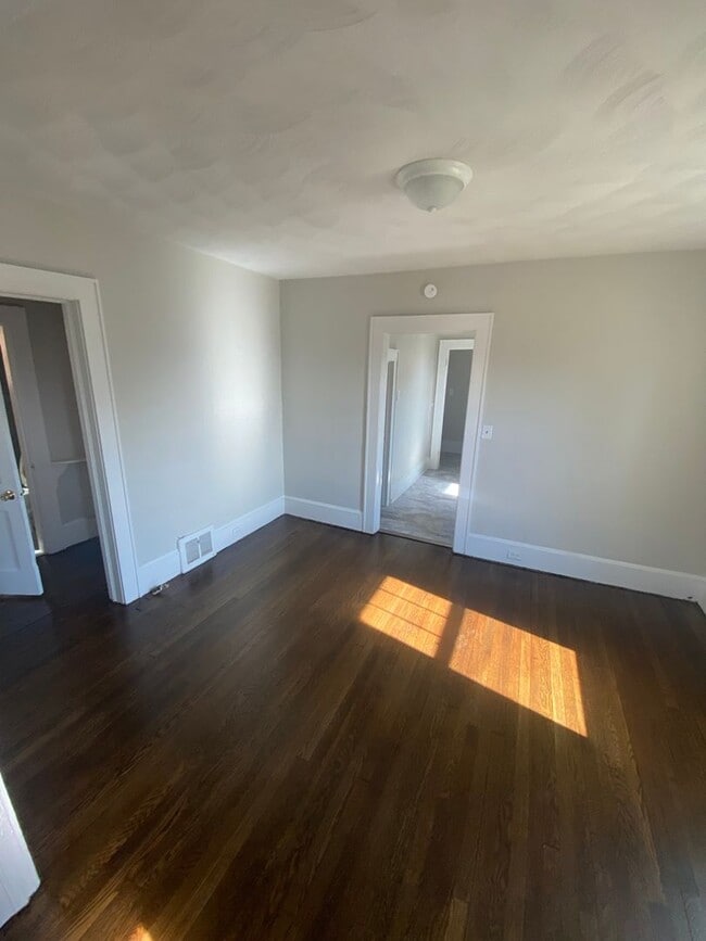 Photo - 1423 Burrell St NW