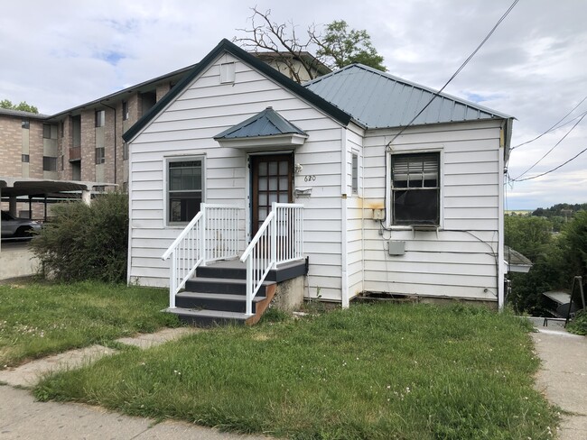Building Photo - 620 NE Maiden Ln