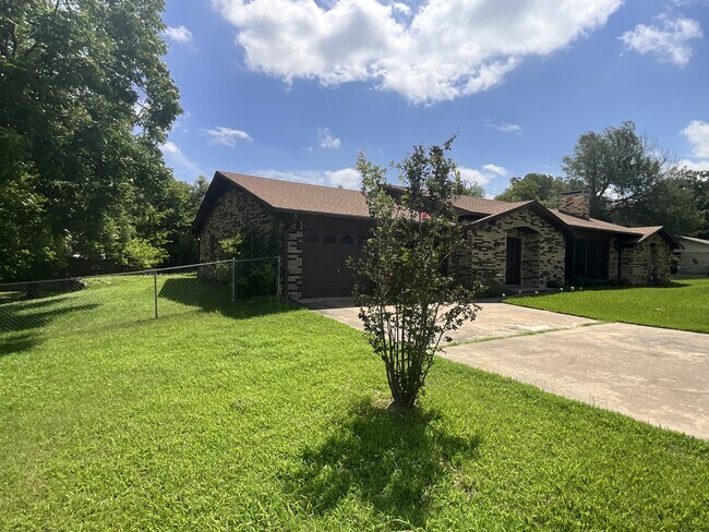 Photo - 530 Hilliard Dr