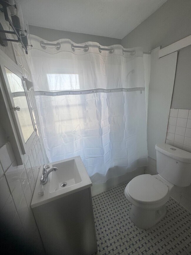 Photo - 15709 Halliday Ave Unit 3