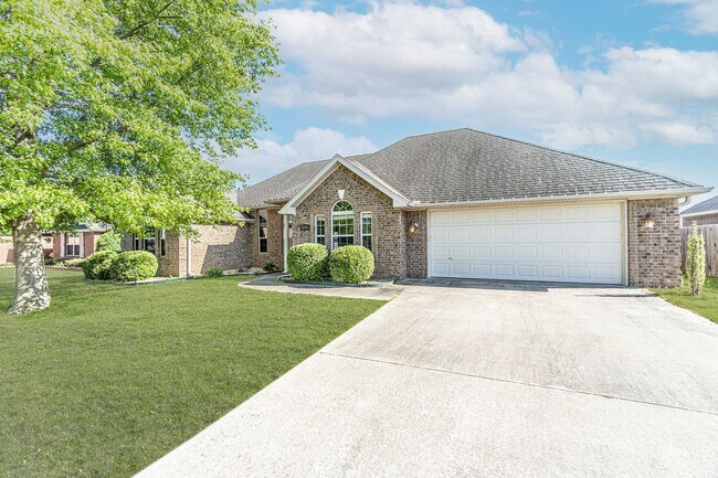 Cozy Home Nestled in the Heart of Bentonvi... - Cozy Home Nestled in the Heart of Bentonvi...