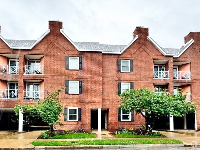 Building Photo - Ready NOW!!!! 2-Bedroom Condo In Ghent! Re... Unit 105
