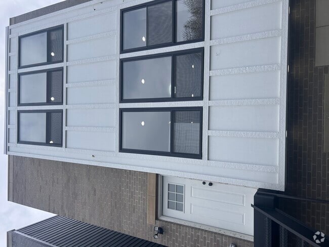 Building Photo - 1056 N Central Park Ave Rental