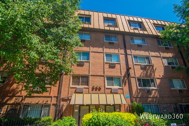 Photo - 900 W Fullerton Ave Condo Unit 2F