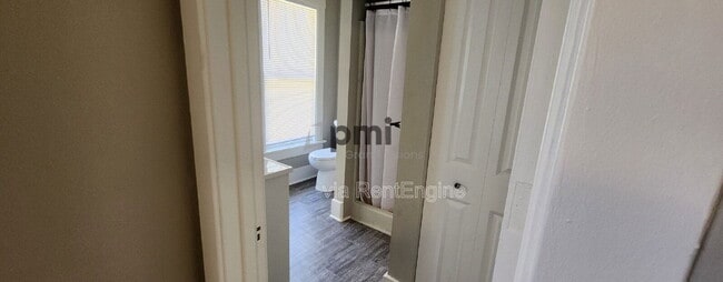 Photo - 631 W William St