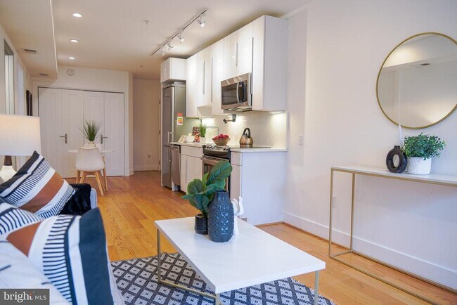 Photo - 1209 G St SE Unit 1