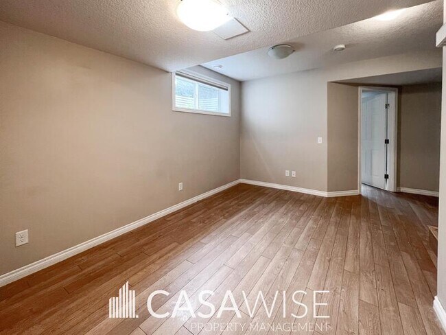 Photo - 11307-11379 79 Ave NW