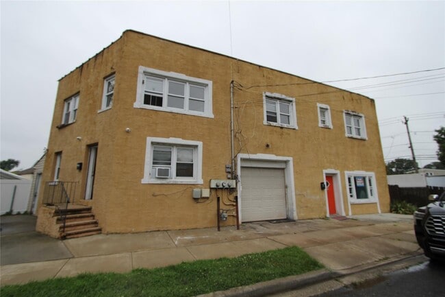 Building Photo - 215 Colonial Ave Unit 1 Rental
