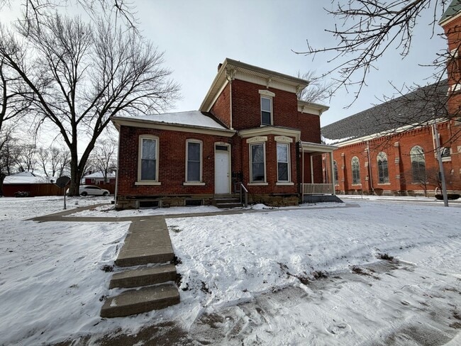 Building Photo - 203 W Dewald St Unit Apt 3