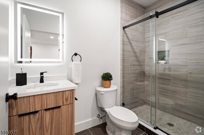 Building Photo - 310 W Jersey St Unit 201 Rental